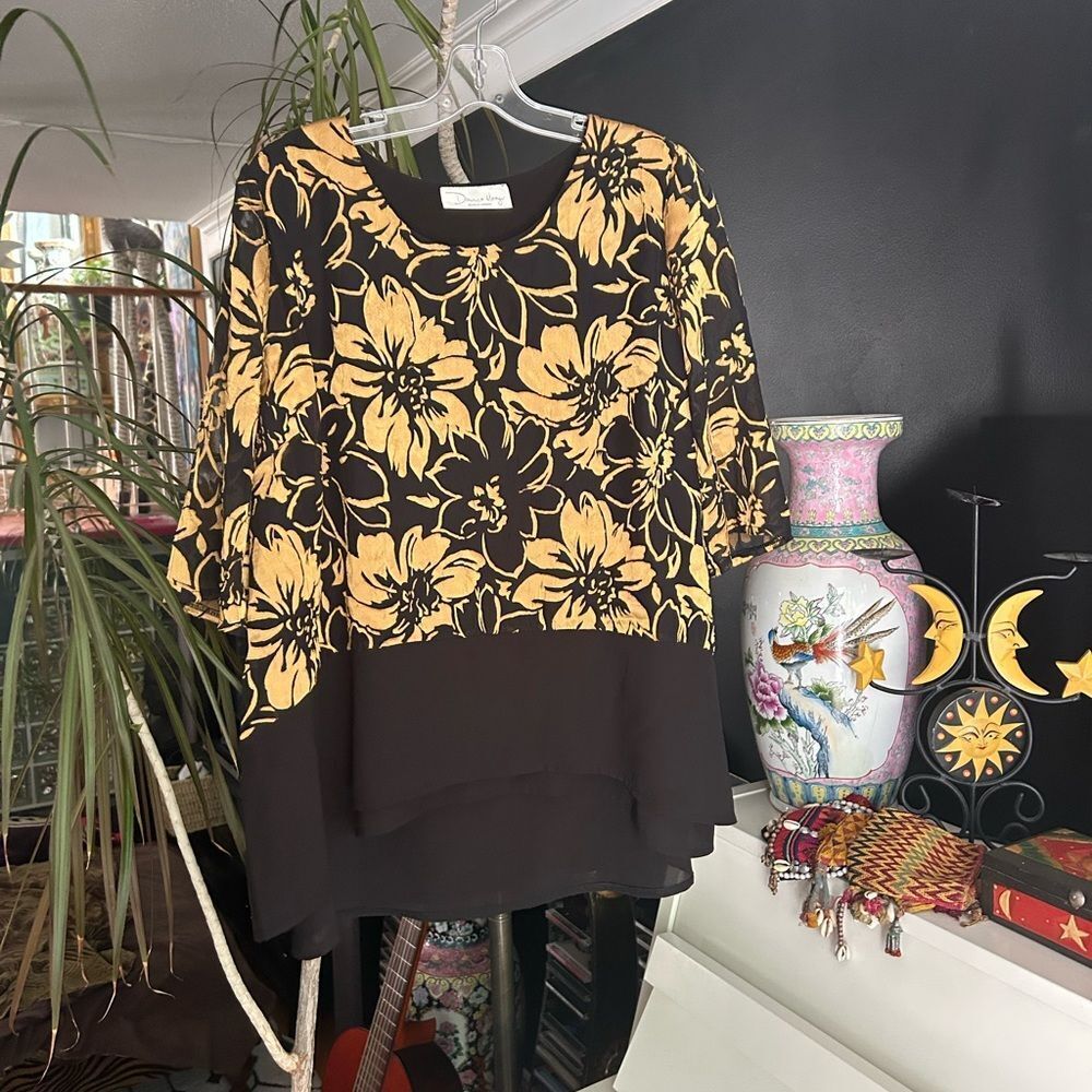 Elegant Black and Gold Floral Women's Blouse XL Hi Low - Picture 8 of 16